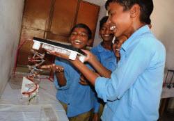 Thinking of Innovative CSR Options? Partner With STEM Learning to Sponsor a Mini Science Centre